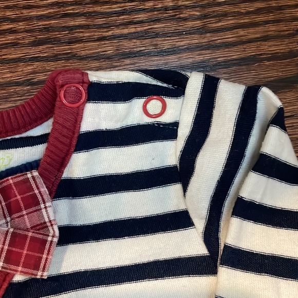 Adorable onesie bow tie shirt, 👔 3-6 mo (110) - Picture 3 of 6